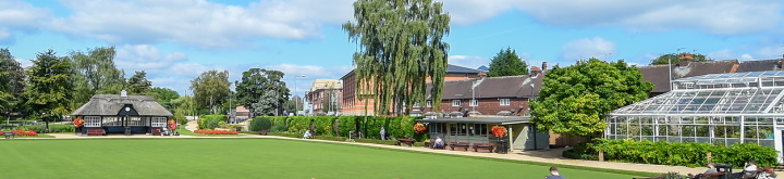Victoria Park showing blowing green, pavilion, training room and conservatory